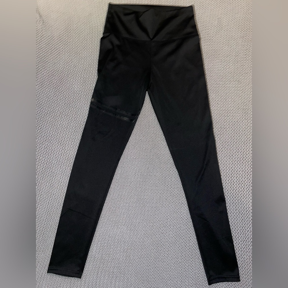 Black leggings with racer stripes. Size:M
